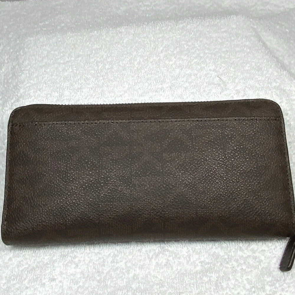 NWT - Michael Kors Men's Studded Wallet - Jet Set Tech Zip Around